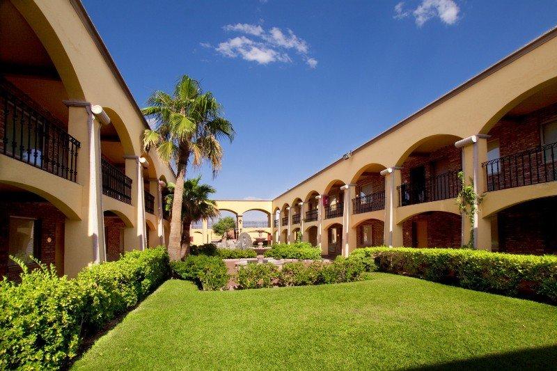 Gamma Ciudad Juarez Hotel Exterior photo The hotel's courtyard