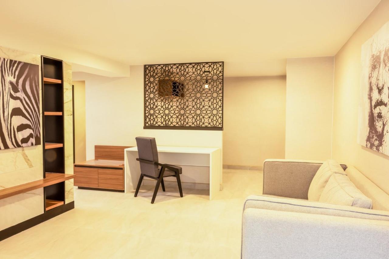 Gamma Ciudad Juarez Hotel Exterior photo A room with a partition