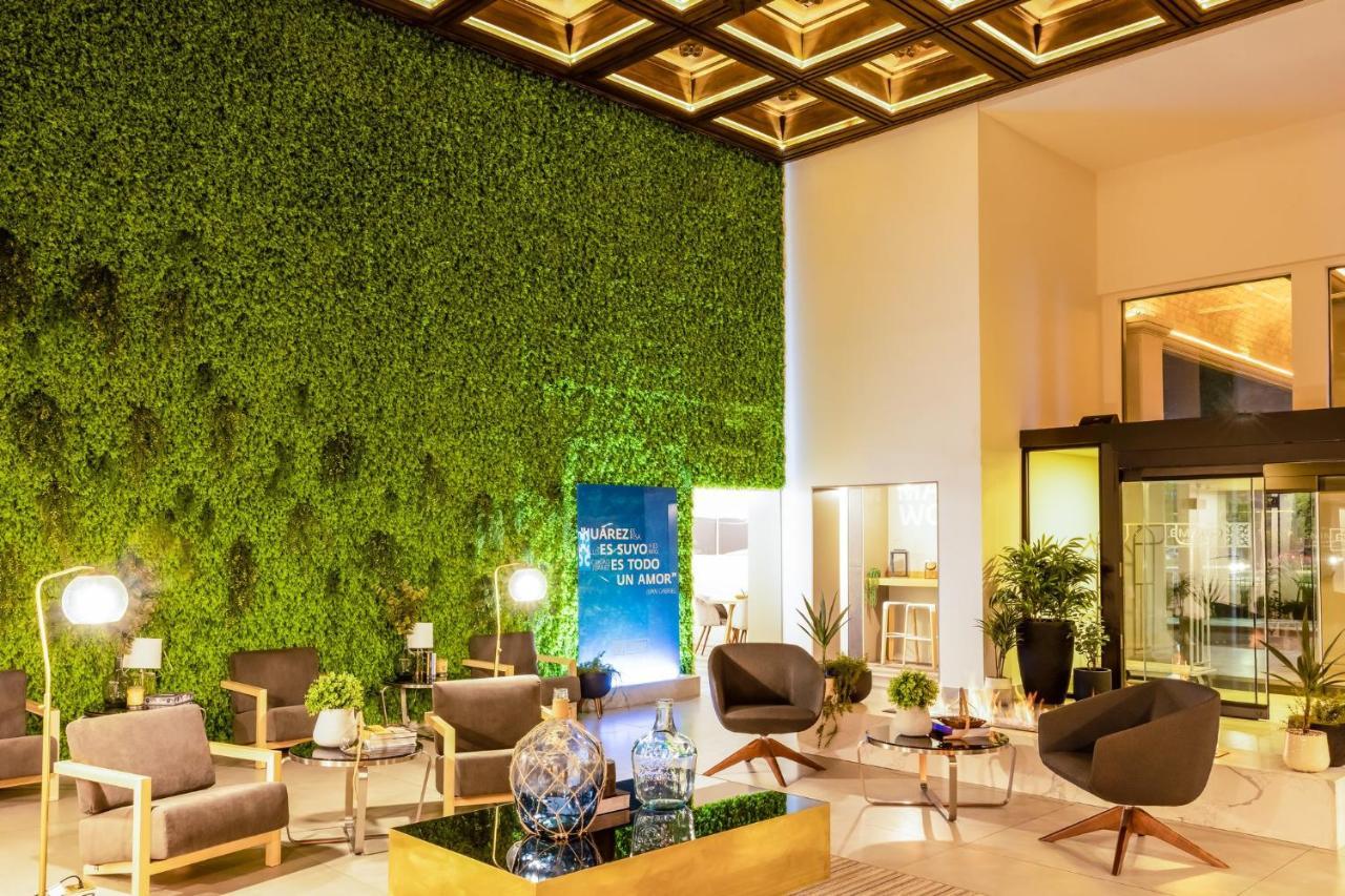 Gamma Ciudad Juarez Hotel Exterior photo Living wall in a hotel lobby